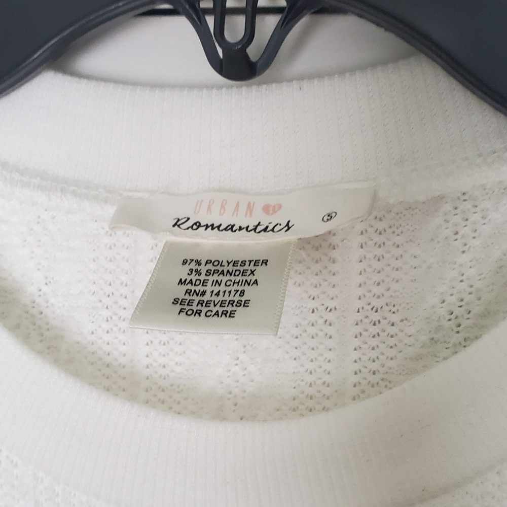 🍋 URBAN Romantics White Sleeveless Knit Sweater Top - Picture 2 of 3